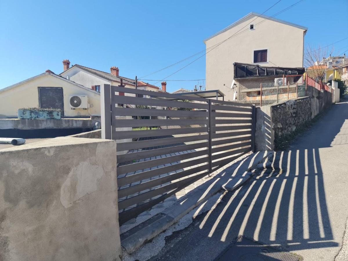 Apartamento Sea And Sun Kantrida Rijeka Exterior foto